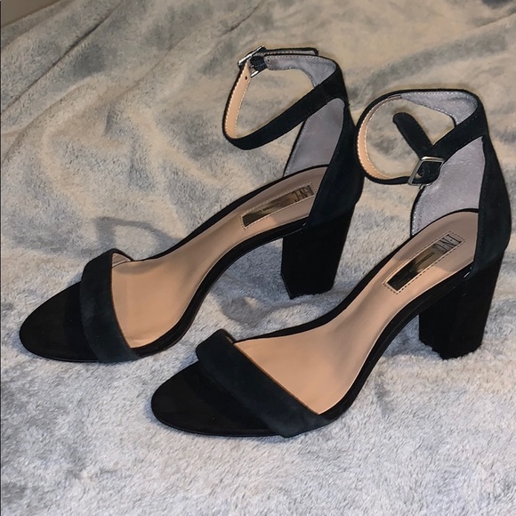 Black heels - Picture 1 of 2